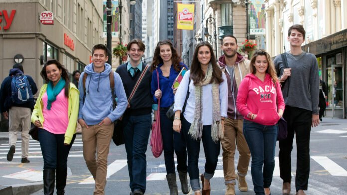 Extra activities, clubs and friend groups for students in campus life at New York